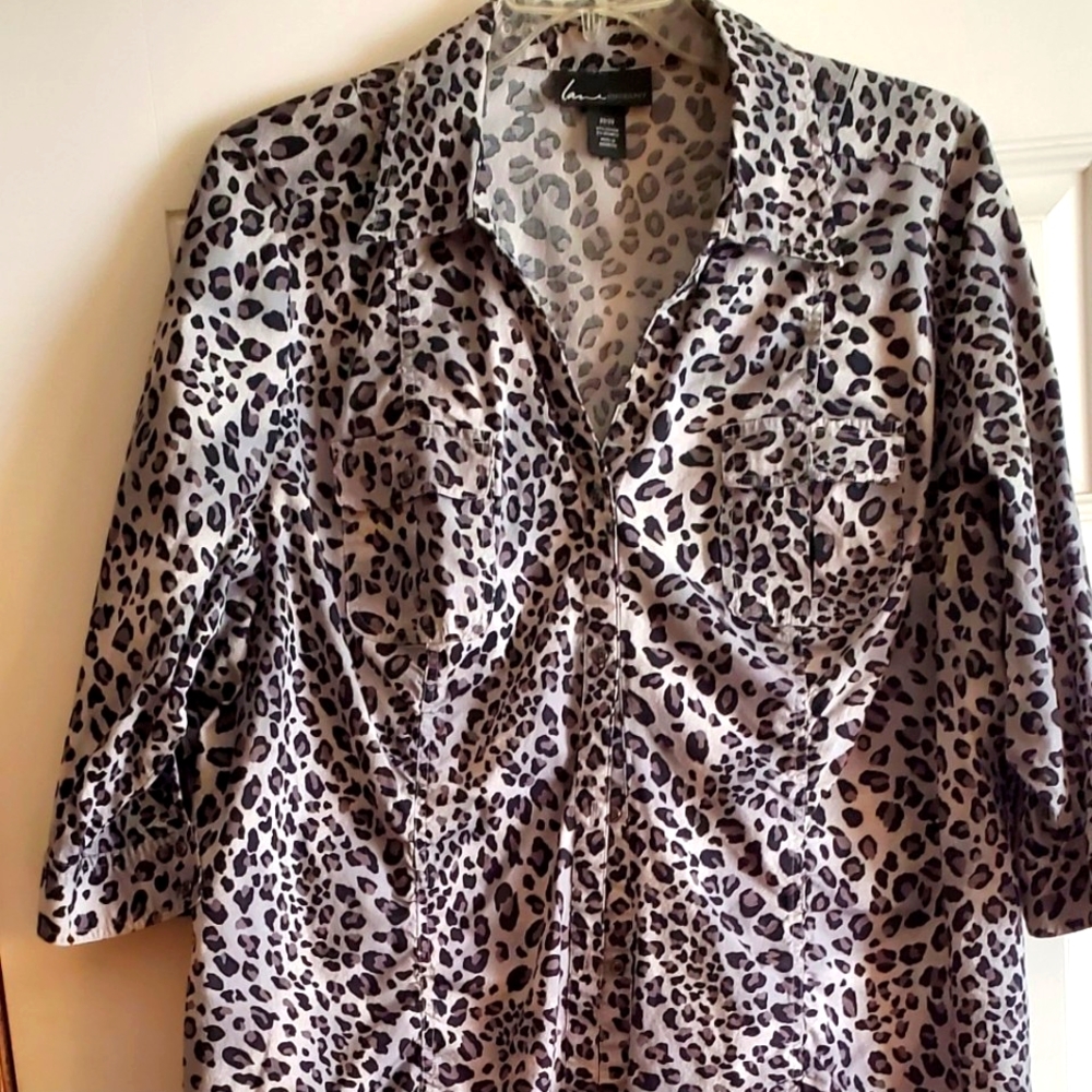 💙 V- neck Lane Bryant Cheetah Print blouse Size 22/24